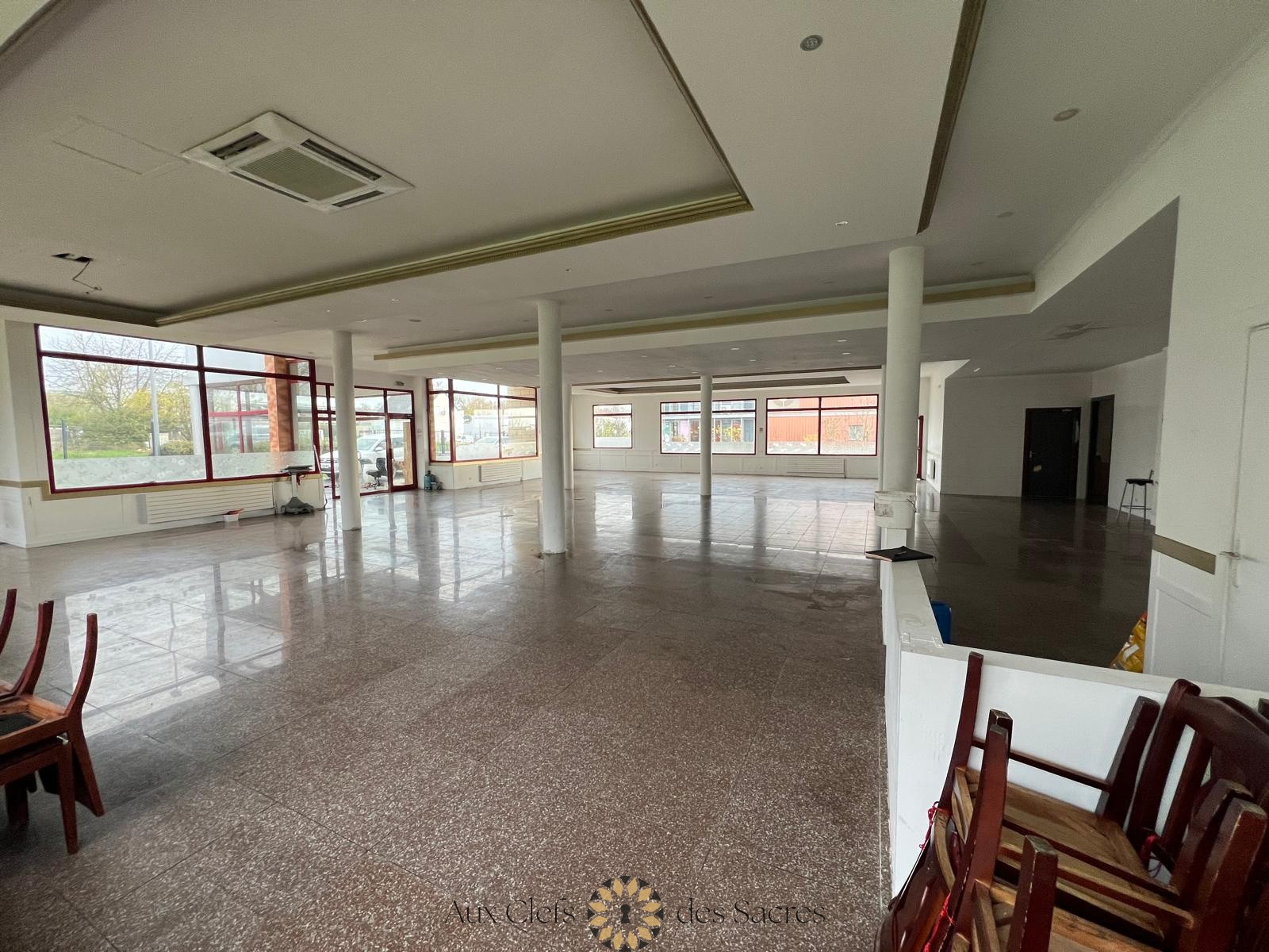 LOCAL COMMERCIAL — photo 11