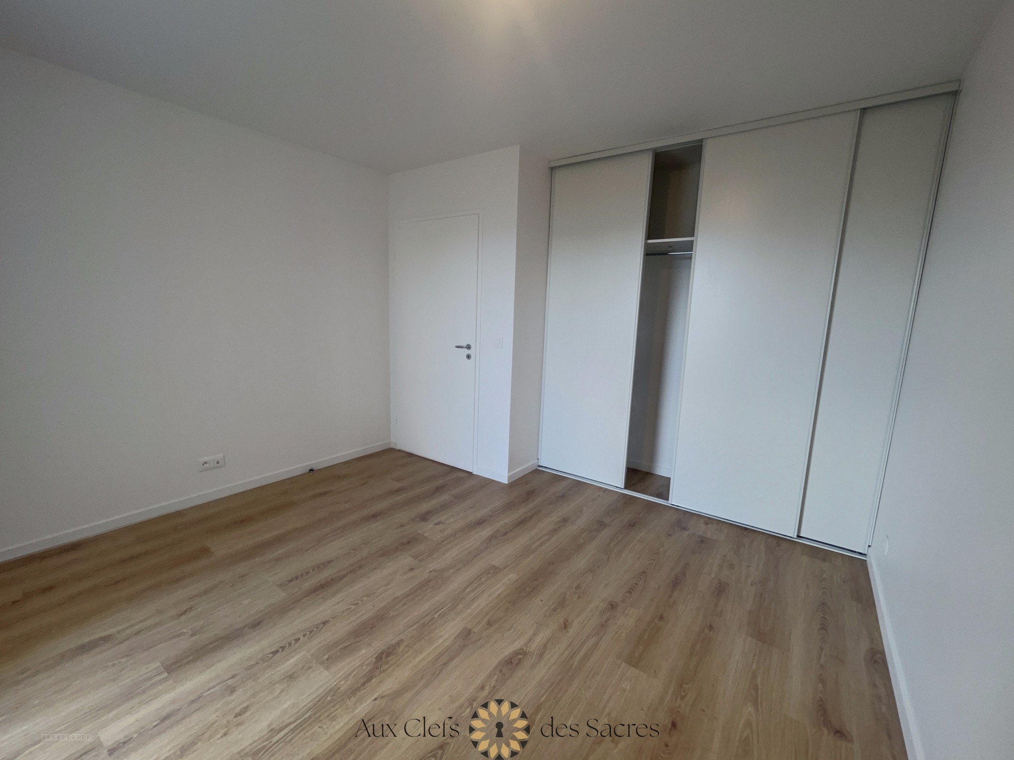 REIMS CENTRE - PONT DE VESLE / COMEDIE - APPARTEMENT T4 AVEC BALCON ET STATIONNEMENT — photo 18