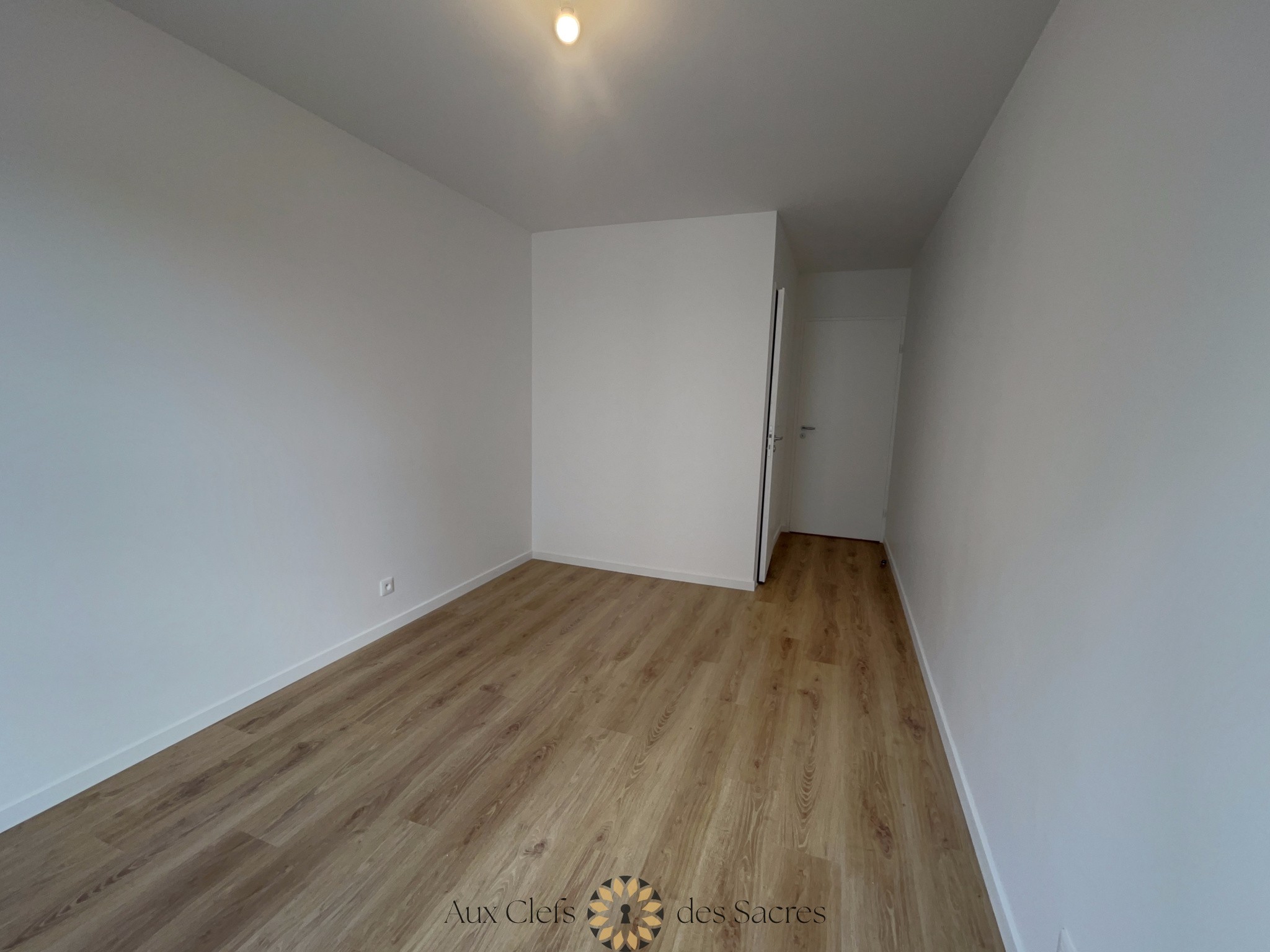 REIMS CENTRE - PONT DE VESLE / COMEDIE - APPARTEMENT T4 AVEC BALCON ET STATIONNEMENT — photo 9