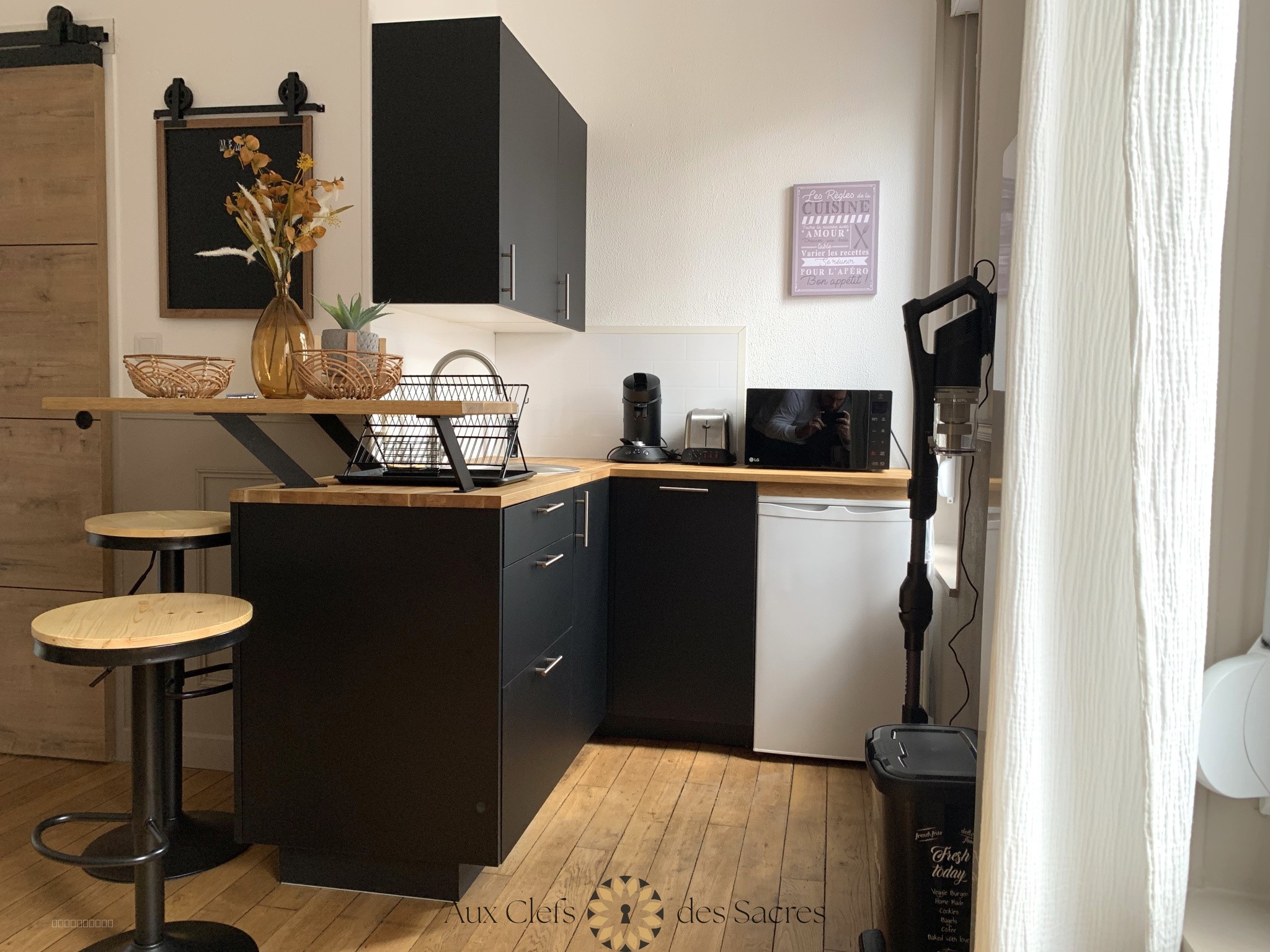 A VENDRE : Studio rénové et vendu meublé avec locataire — photo 2
