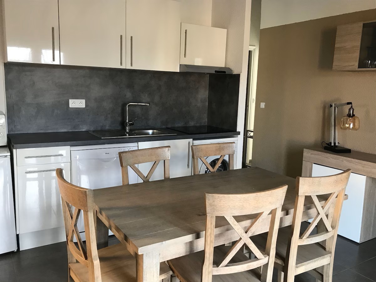Santa Giulia : Ensemble immobilier 2 Villas jumelées  T3 et T2 avec vue mer — photo 9