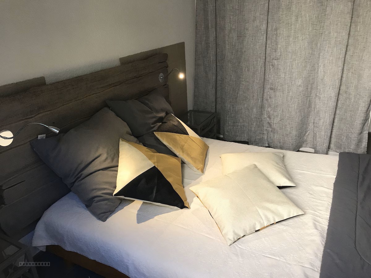 Santa Giulia : Ensemble immobilier 2 Villas jumelées  T3 et T2 avec vue mer — photo 8