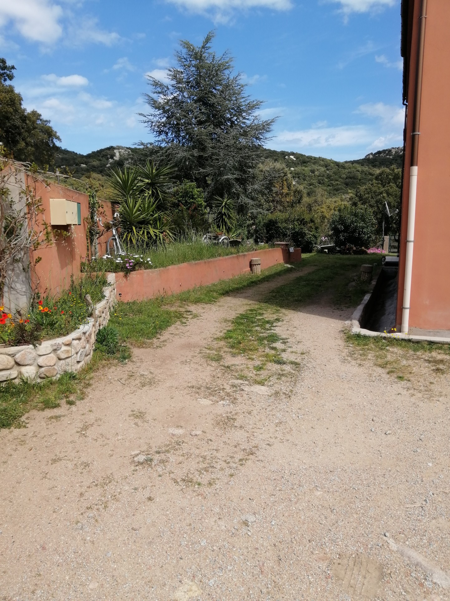 Maison 3 appartements sur deux niveaux à Lecci — photo 4