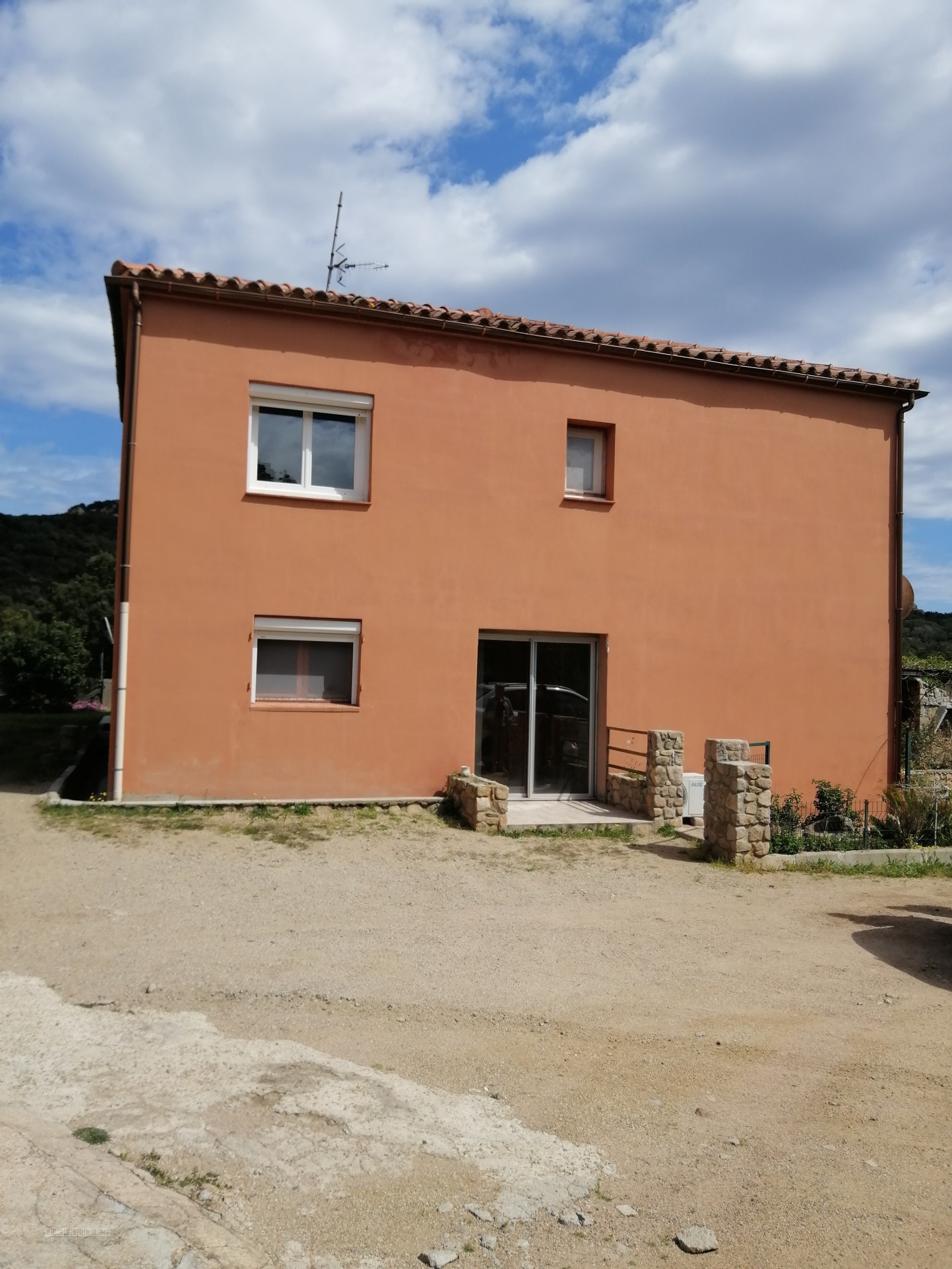 Maison 3 appartements sur deux niveaux à Lecci — photo 2