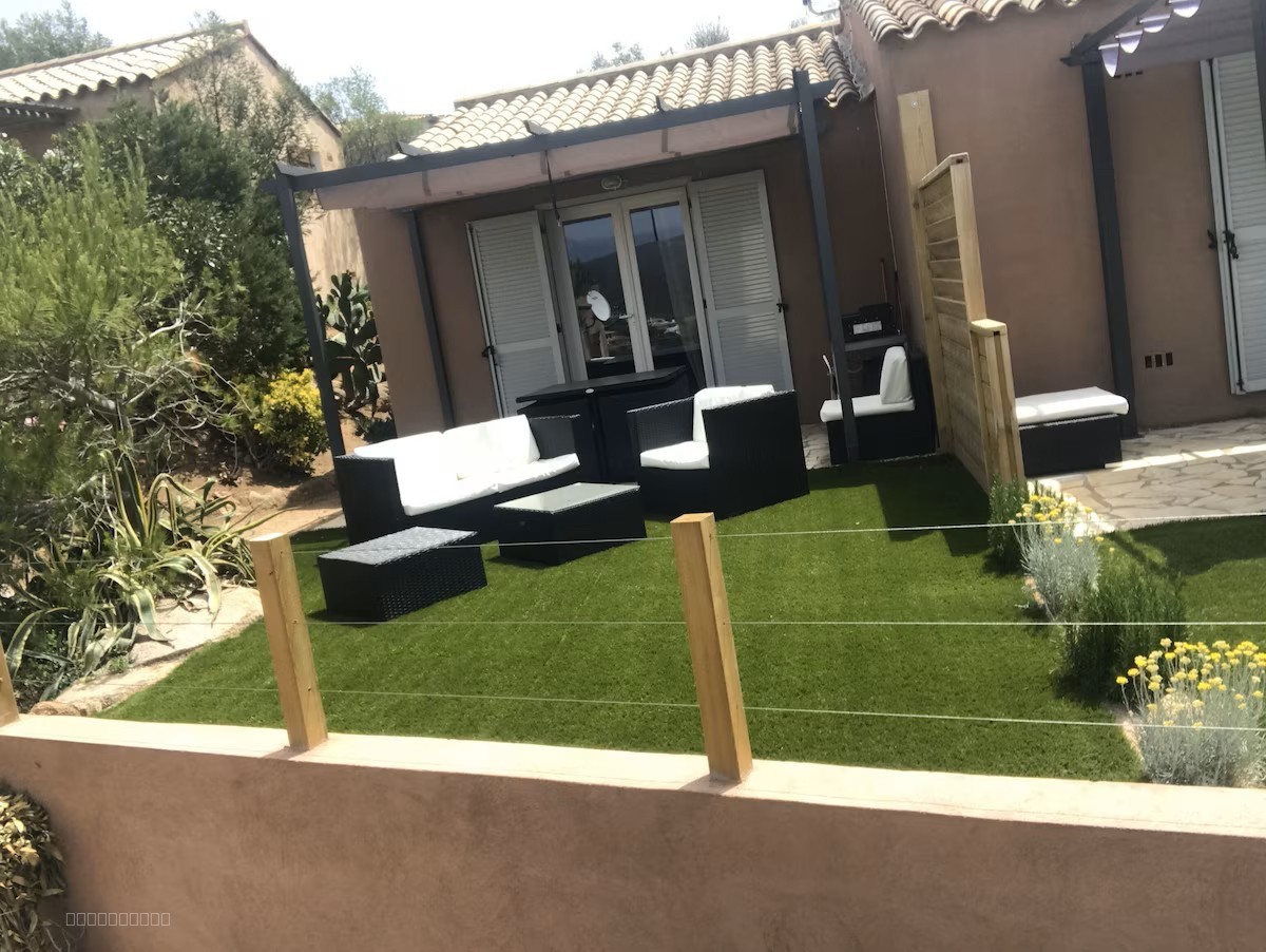 Santa Giulia : Ensemble immobilier 2 Villas jumelées  T3 et T2 avec vue mer — photo 12