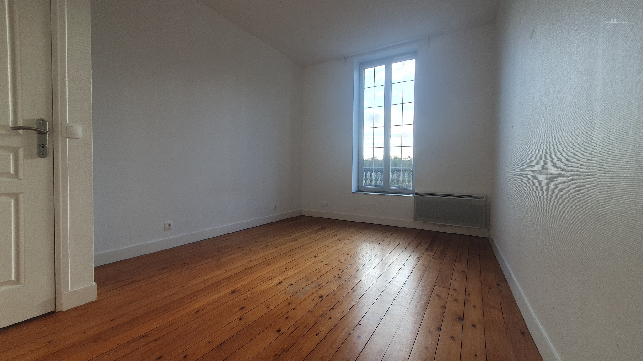 CHAMARANDE - Appartement de 3 pièces avec terrasse — photo 3
