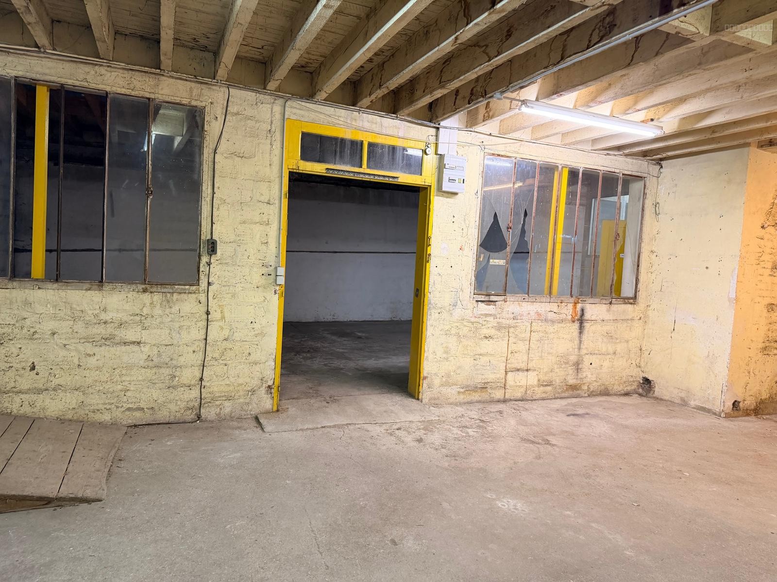 A LOUER - Espace de stockage de 50 m2 - Plain-pied — photo 3