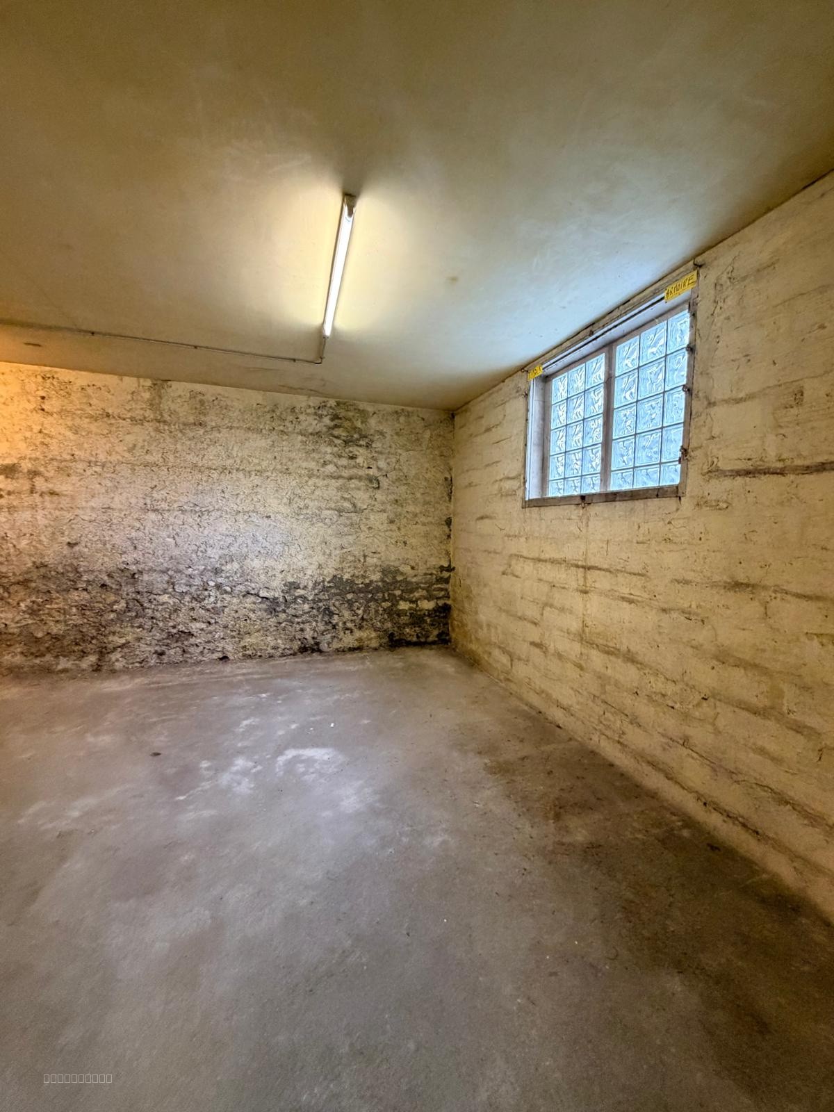 A LOUER - Espace de stockage de 50 m2 - Plain-pied — photo 4