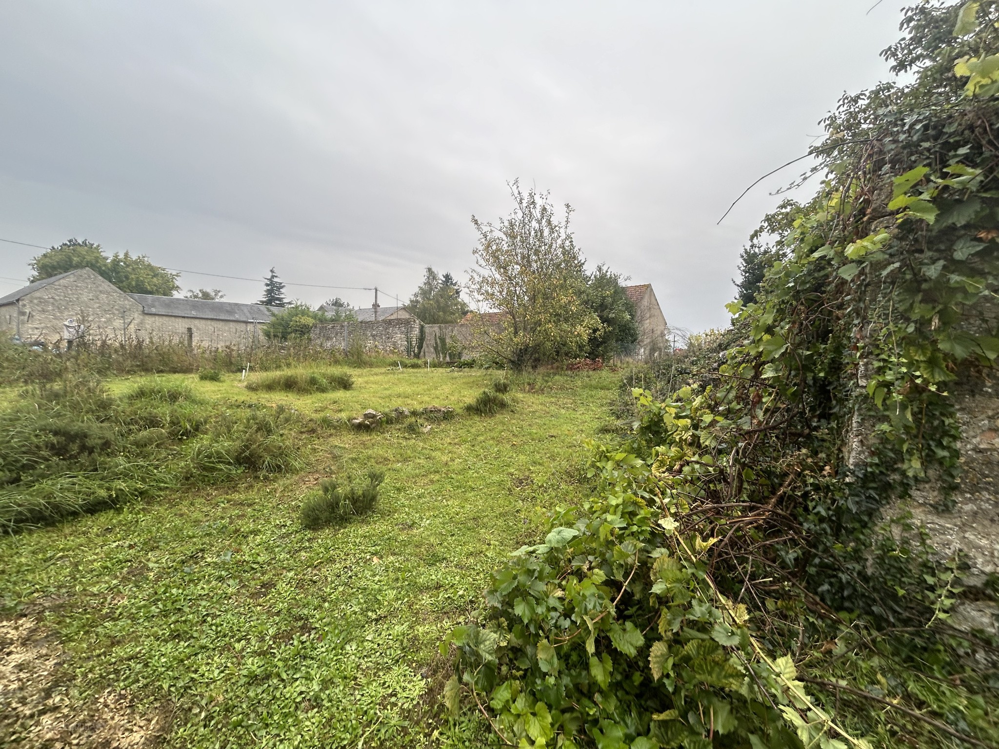 Maisonnette à rénover sur 563m de terrain à ANDONVILE — photo 2