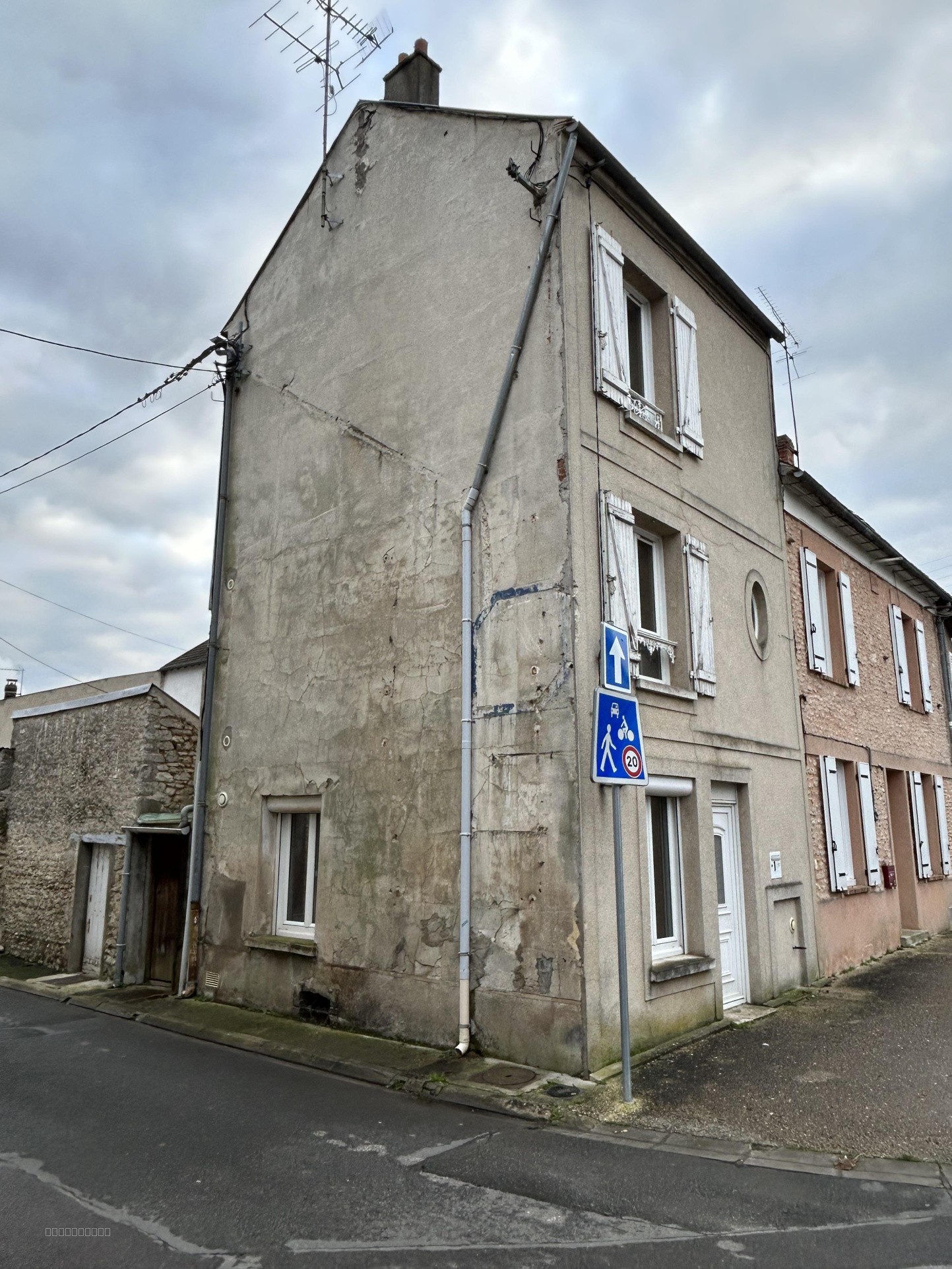 MAISON DE VILLE à ANGERVILLE — photo 2
