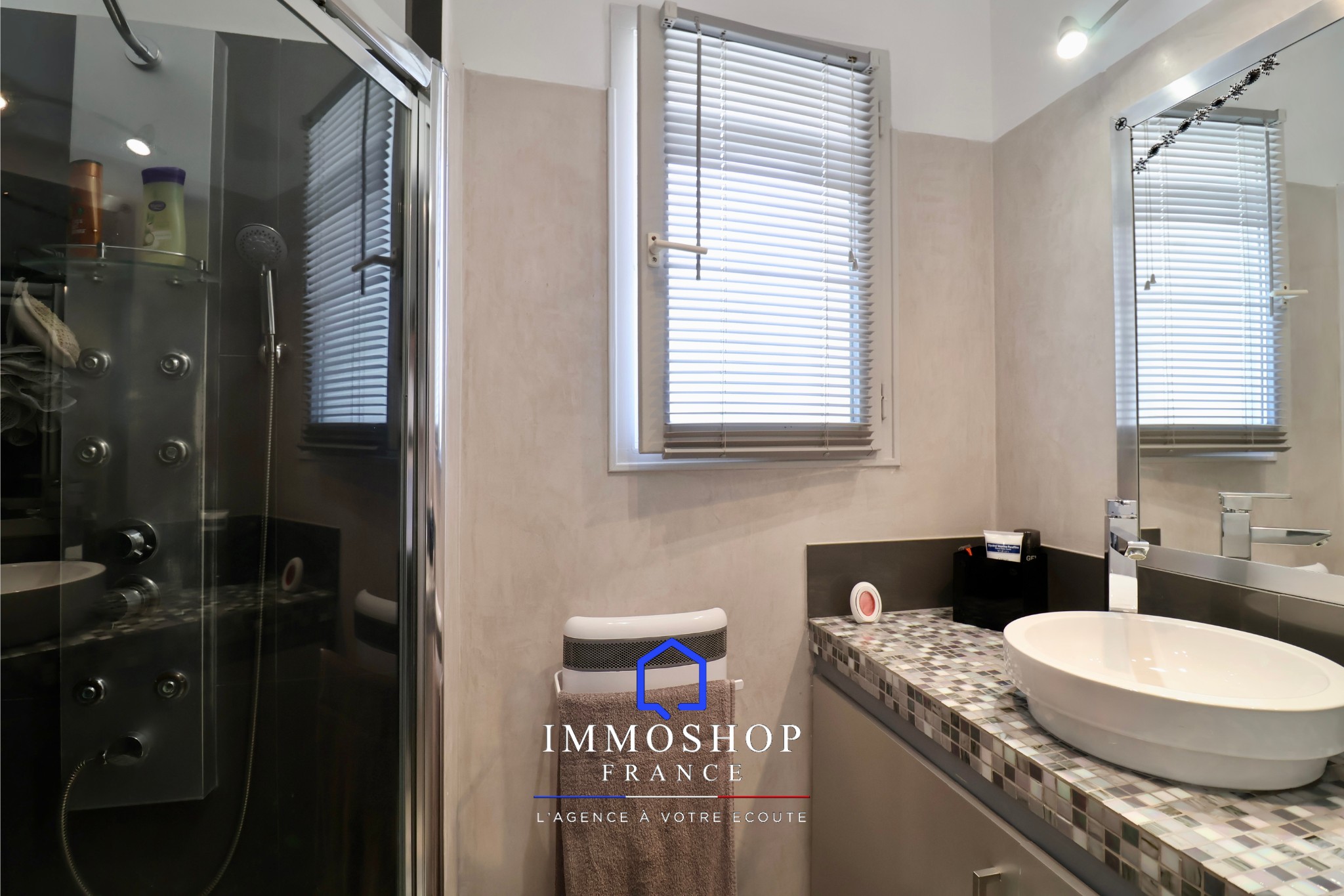 VILLA T4 AVEC DÉPENDANCES - SIMIANE-COLLONGUE 13109 — photo 14