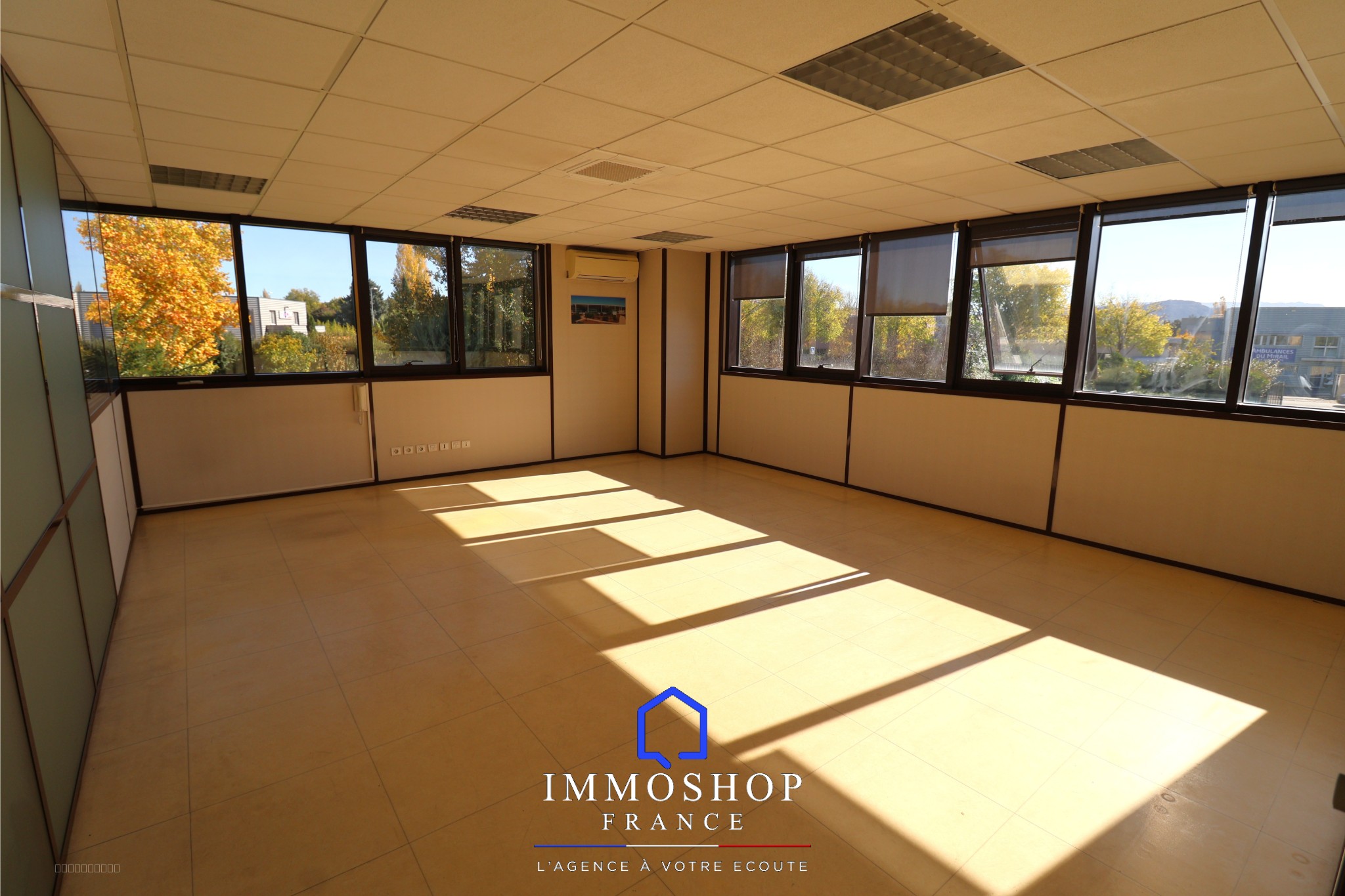 ENTREPOT + BUREAU 814 m2 PERTUIS 84120 — photo 10