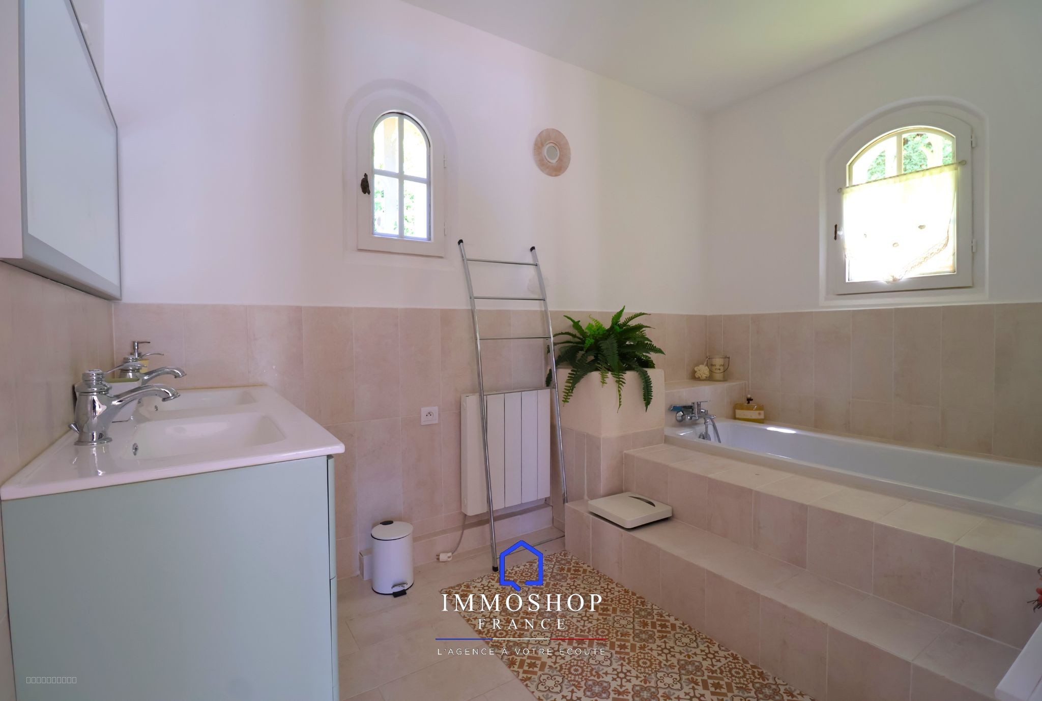 Maison 236m2 avec piscine et garage 100m2 Saint Zacharie 83640 — photo 12