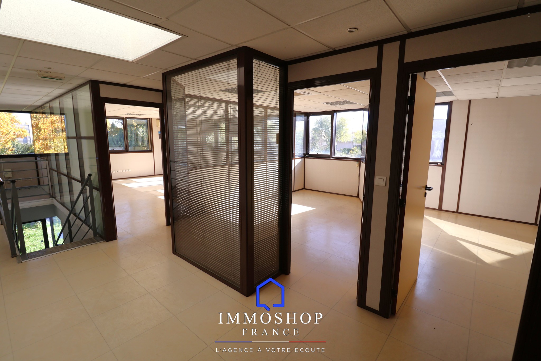 ENTREPOT + BUREAU 814 m2 PERTUIS 84120 — photo 9