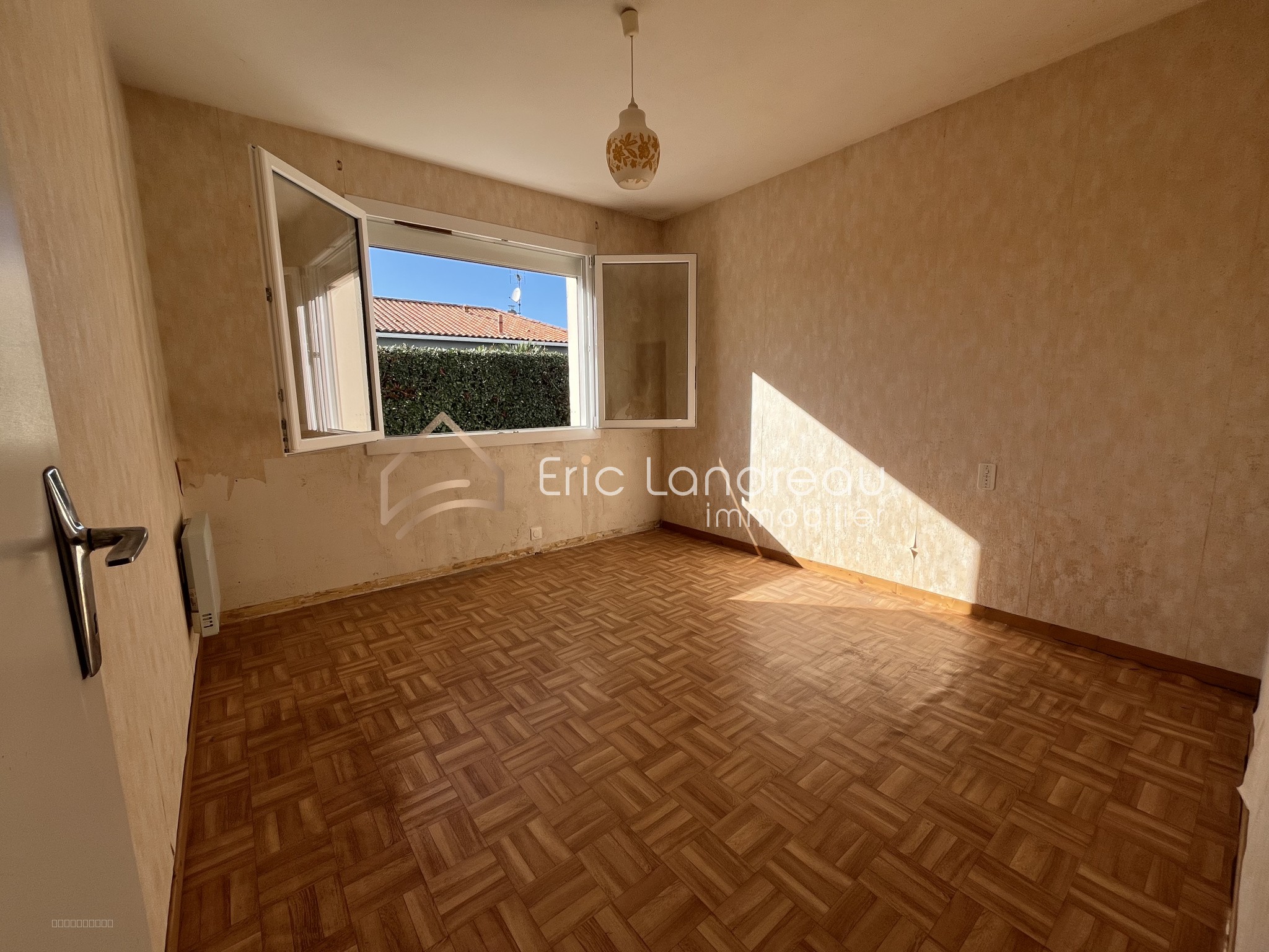 Maison familiale de quatre chambres avec grandes dépendances et possibilité de détachement de terrain à bâtir. — photo 16