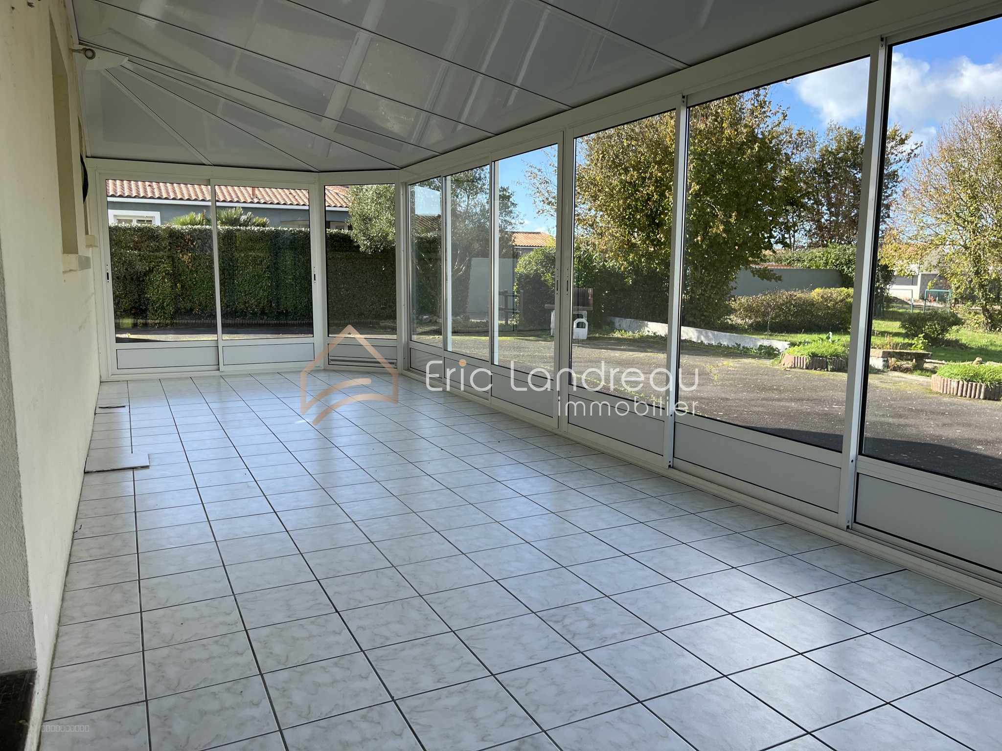 Maison familiale de quatre chambres avec grandes dépendances et possibilité de détachement de terrain à bâtir. — photo 8