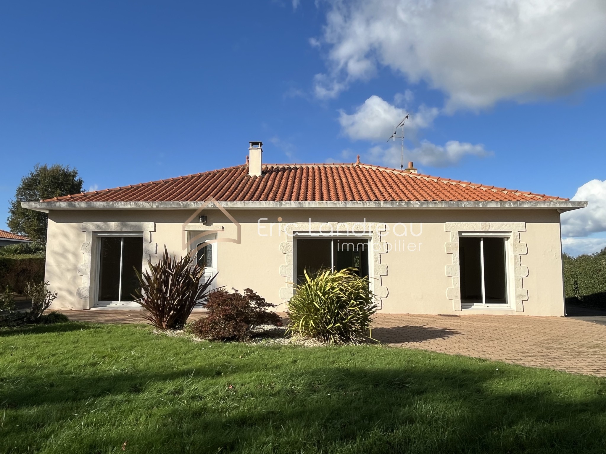 Maison familiale de quatre chambres avec grandes dépendances et possibilité de détachement de terrain à bâtir. — photo 6
