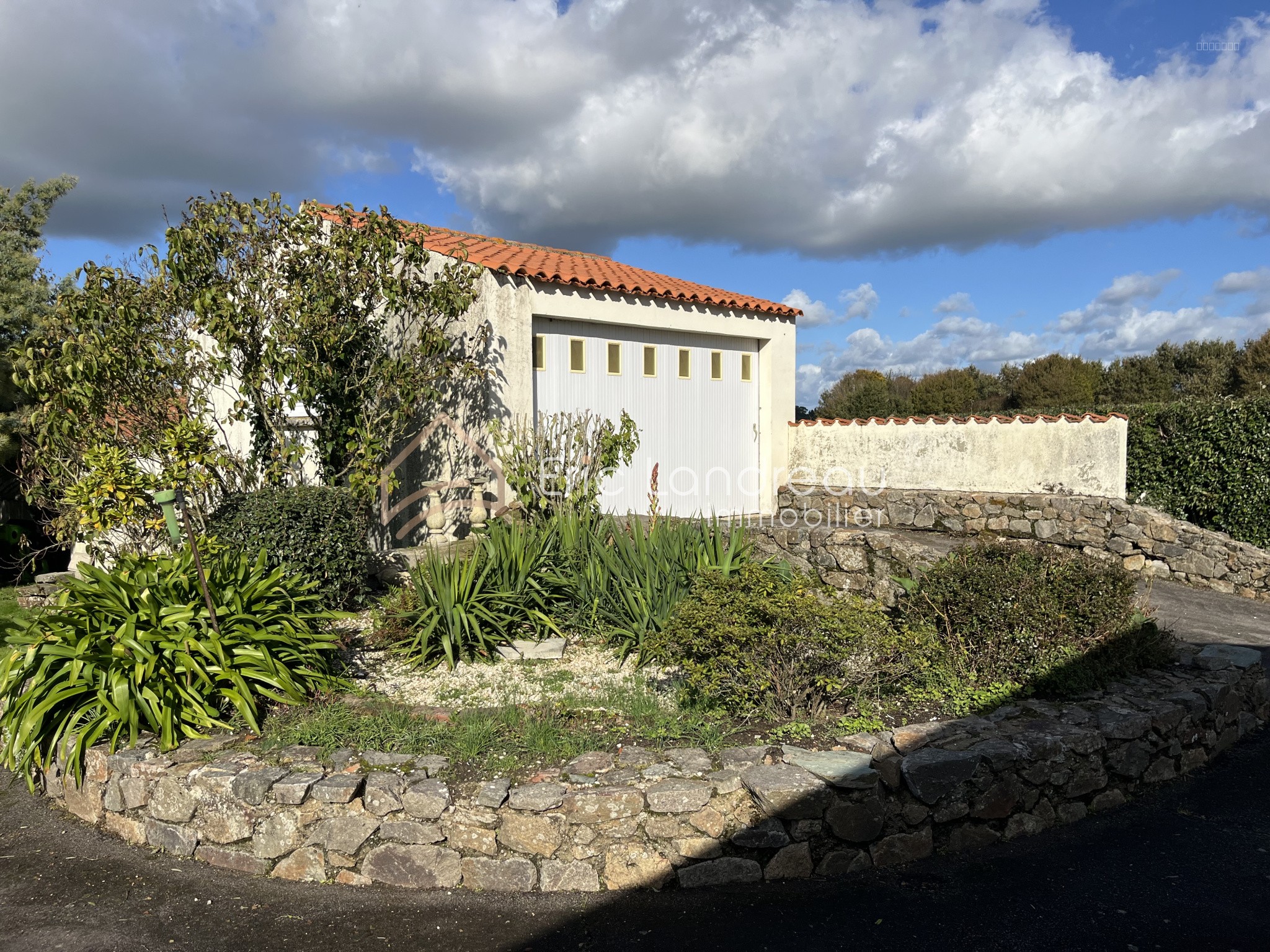 Maison familiale de quatre chambres avec grandes dépendances et possibilité de détachement de terrain à bâtir. — photo 11