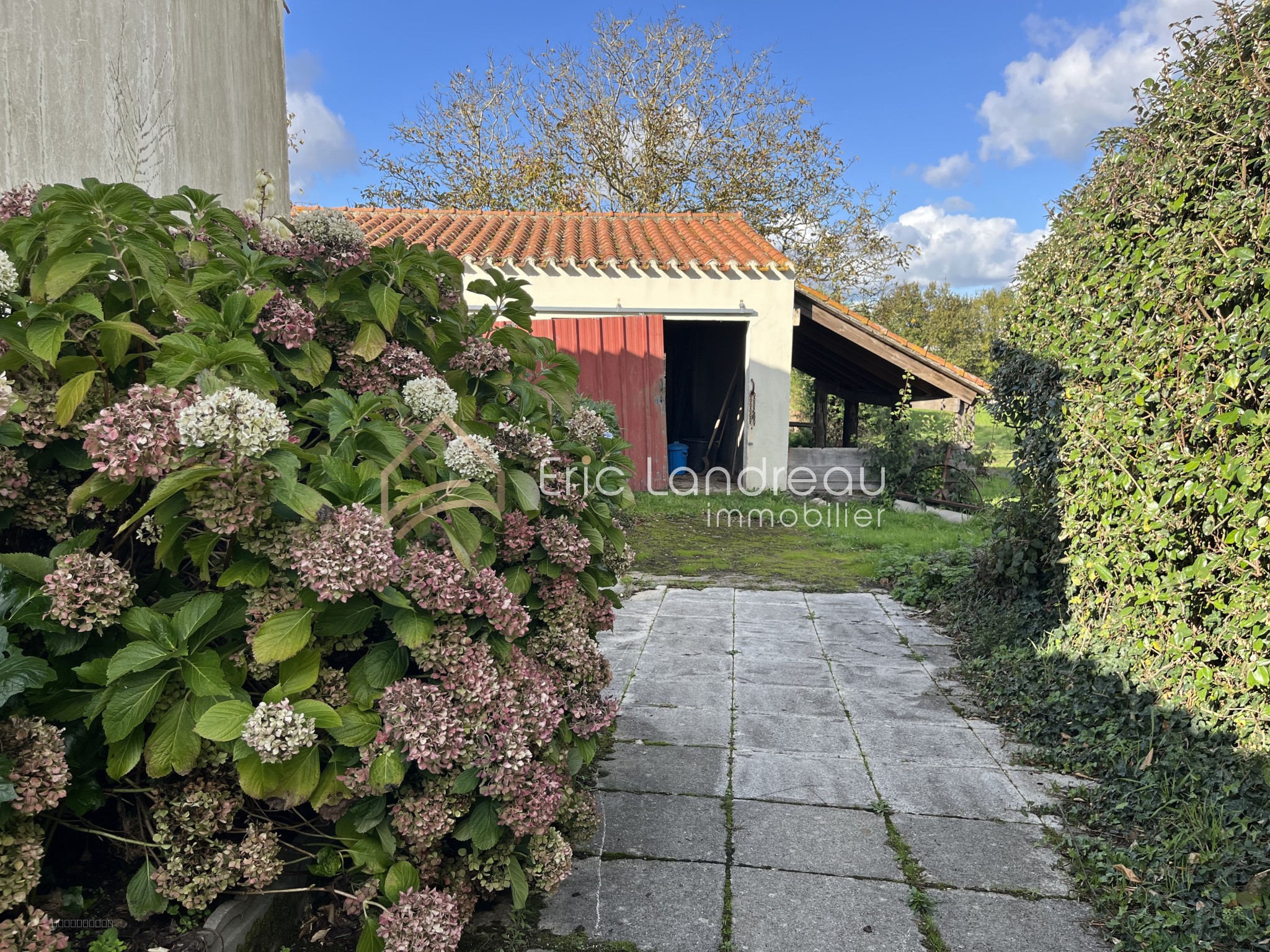 Maison familiale de quatre chambres avec grandes dépendances et possibilité de détachement de terrain à bâtir. — photo 18