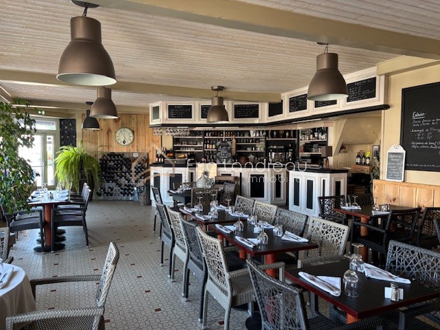 Ensemble immobilier avec local commercial, appartements, bureaux... — photo 4