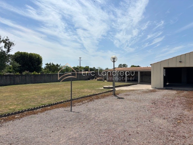 Terrain de 799 m2 avec garage et dépendances — photo 2
