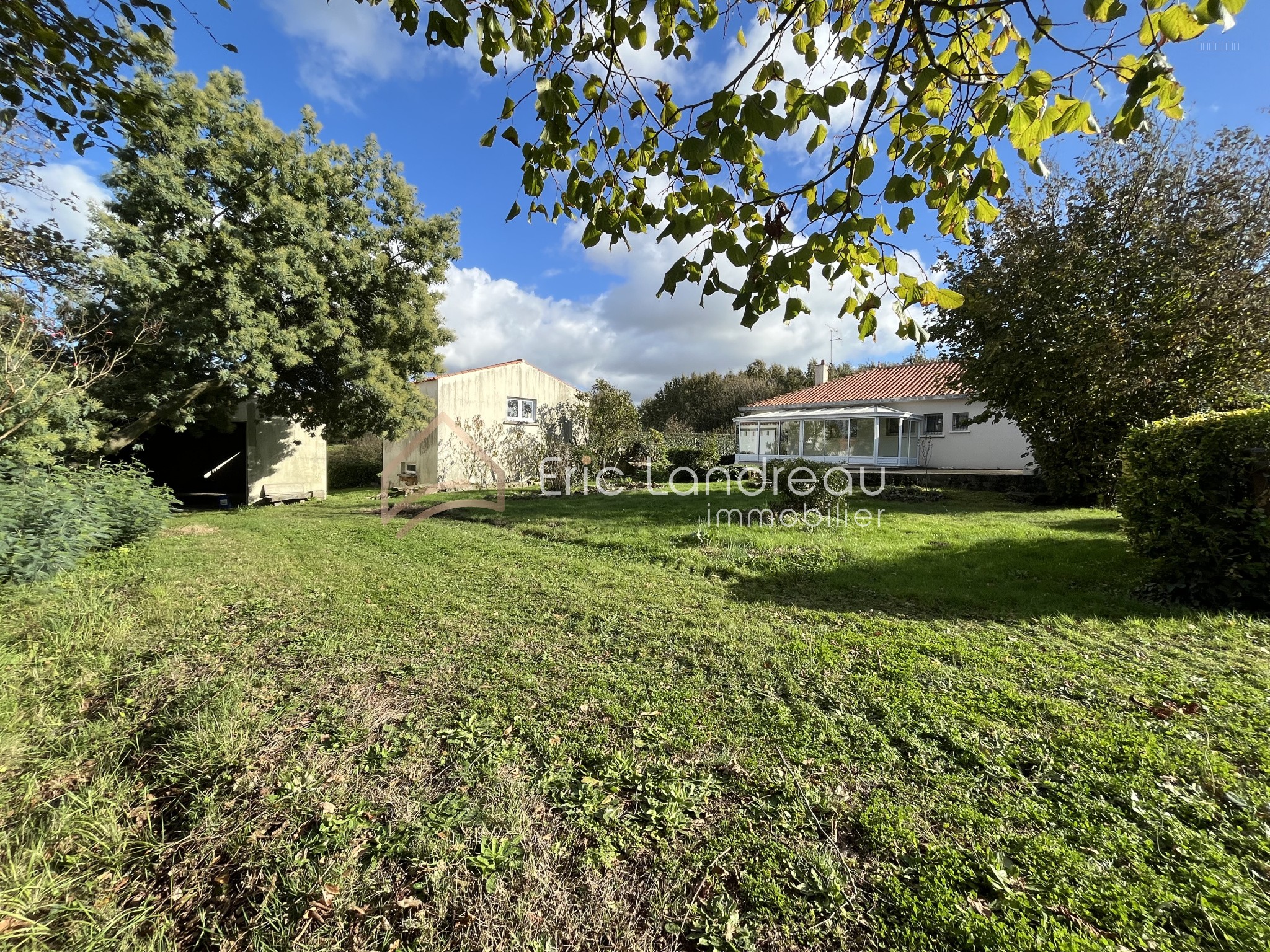 Maison familiale de quatre chambres avec grandes dépendances et possibilité de détachement de terrain à bâtir. — photo 3