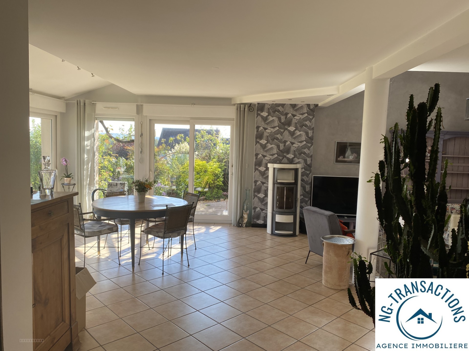 MAISON CONTEMPORAINE AVEC VUE SUR LA CAMPAGNE — photo 8