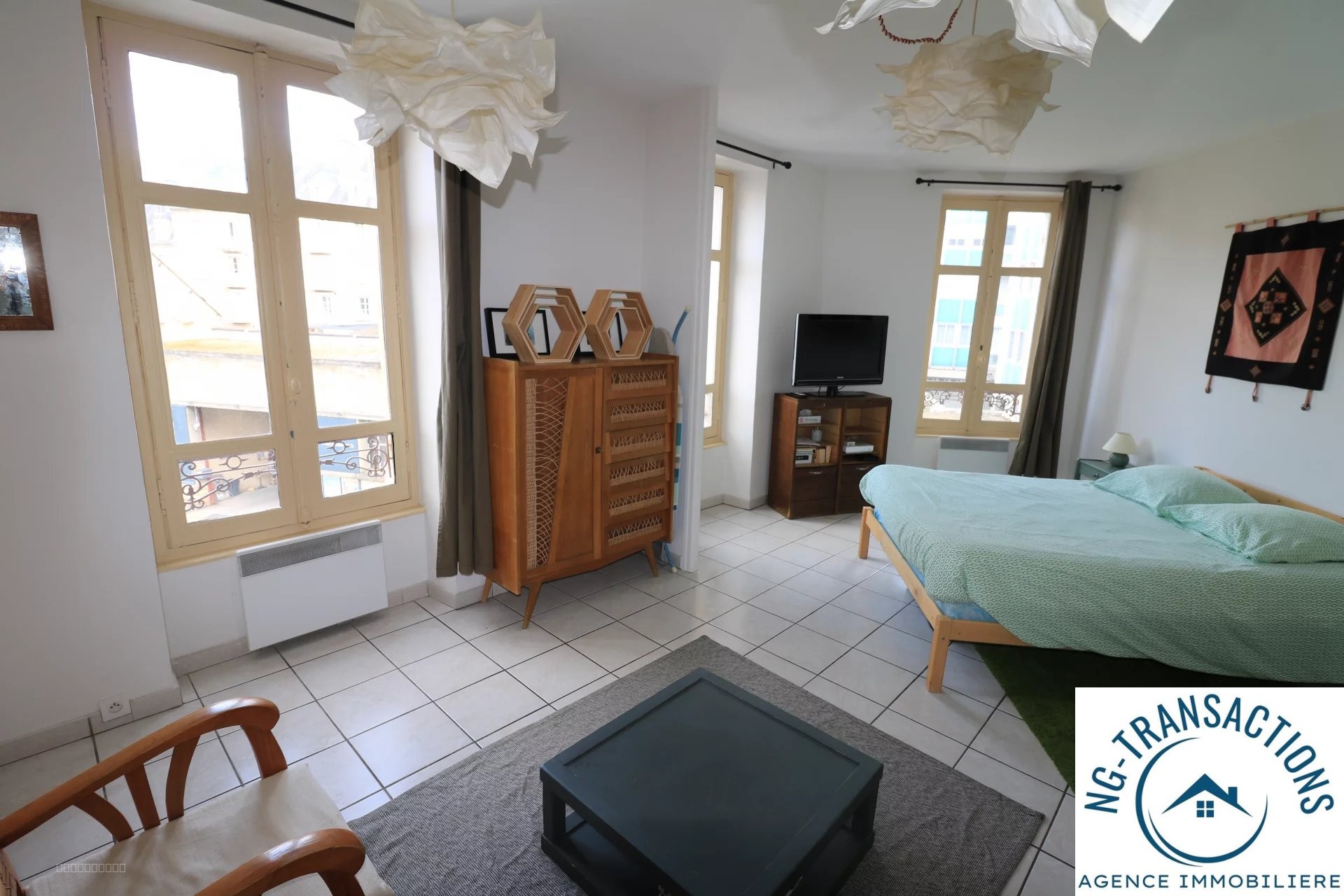 CENTRE VILLE DE NEVERS -APPARTEMENT LUMINEUX — photo 2