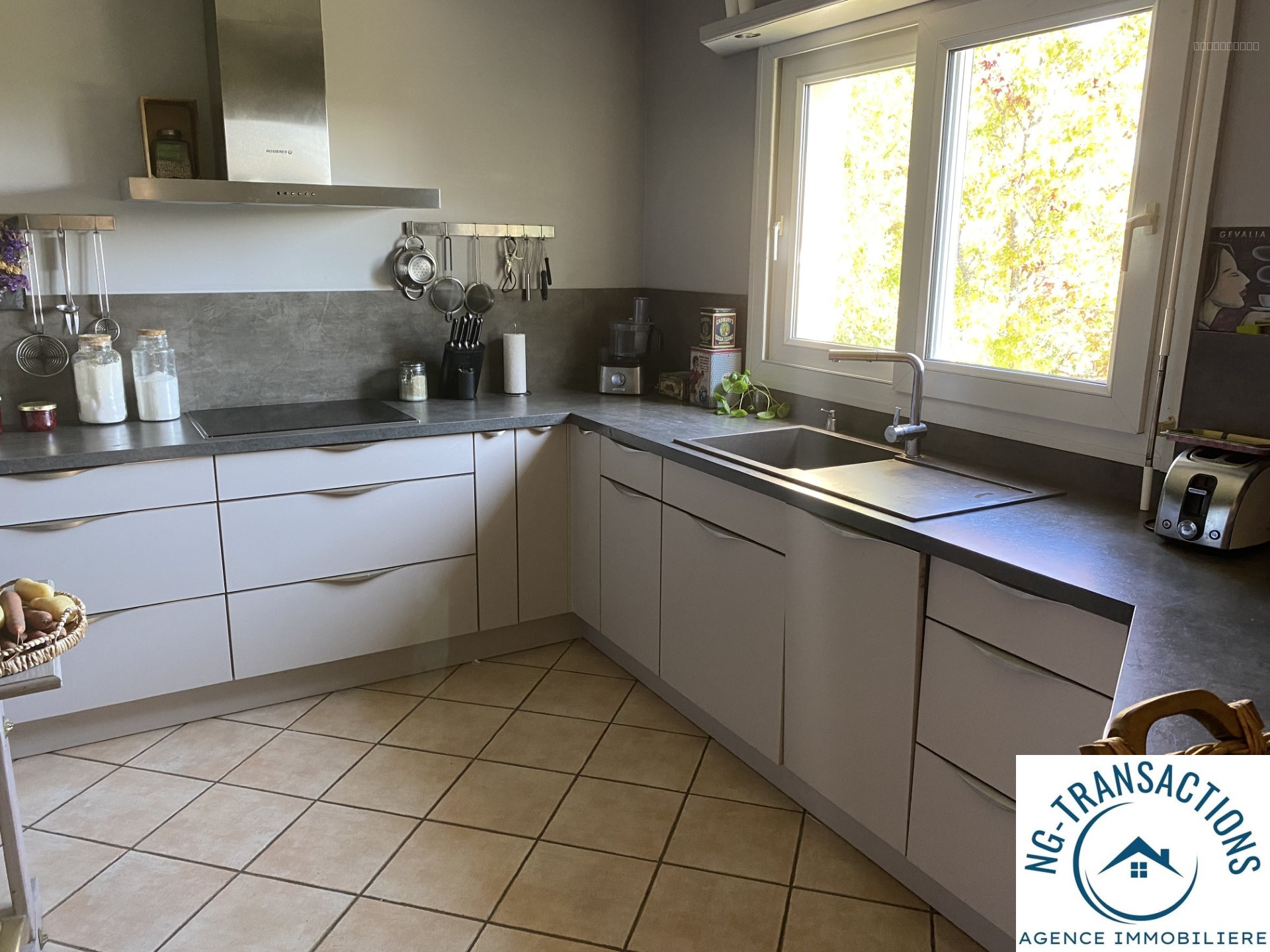 MAISON CONTEMPORAINE AVEC VUE SUR LA CAMPAGNE — photo 11