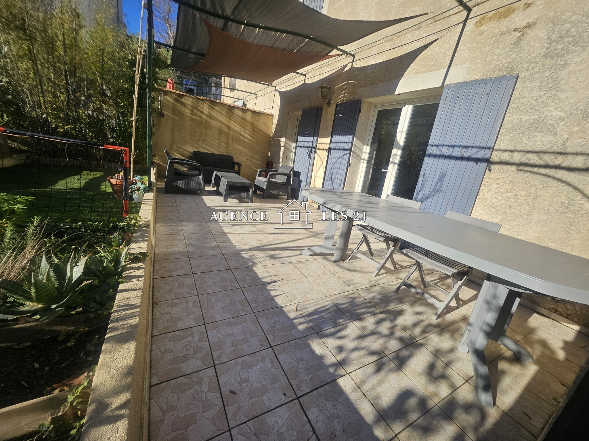 T4 en duplex avec jardin et garage - 13011 LA POMME — photo 4