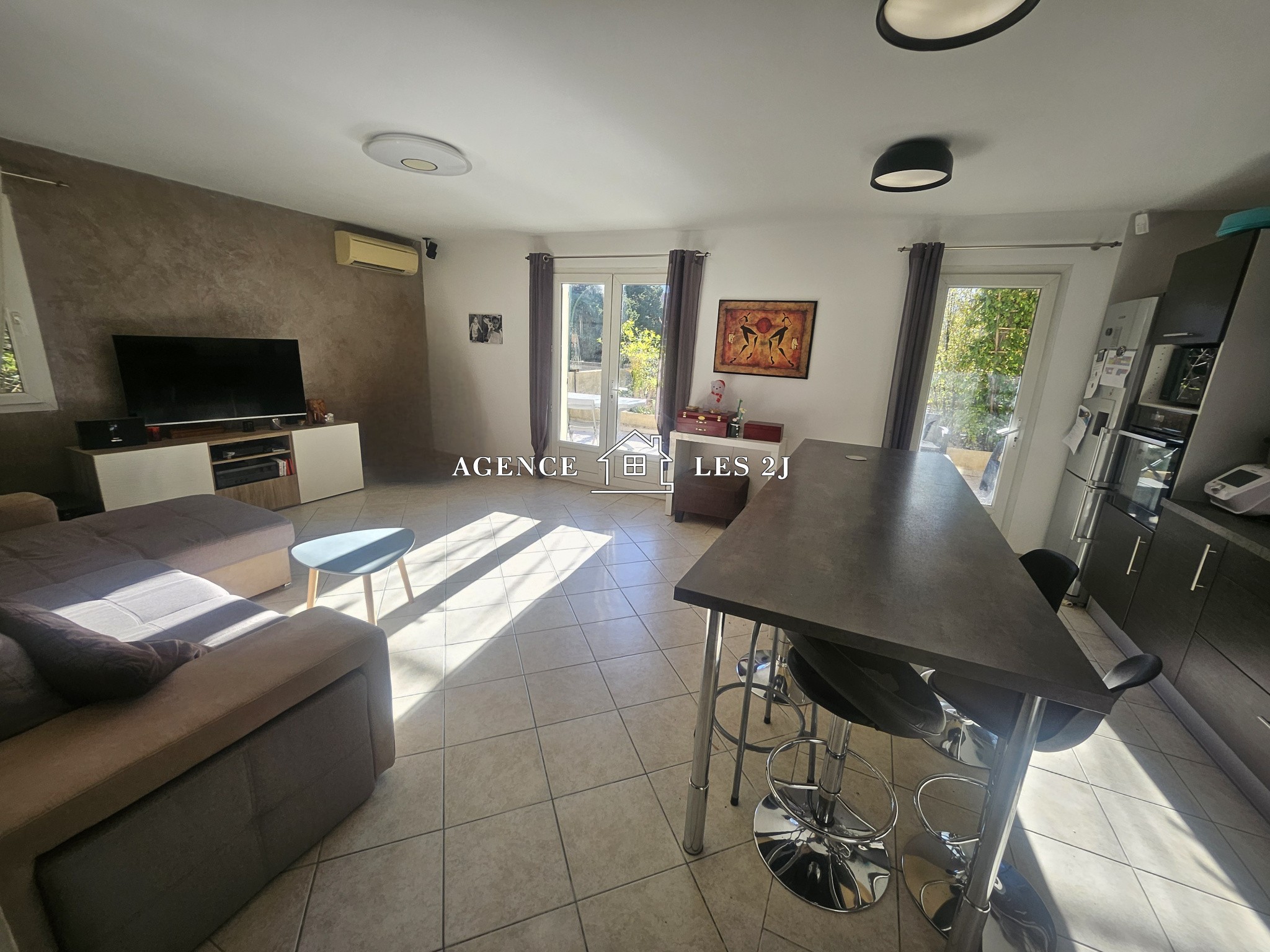 T4 en duplex avec jardin et garage - 13011 LA POMME — photo 3
