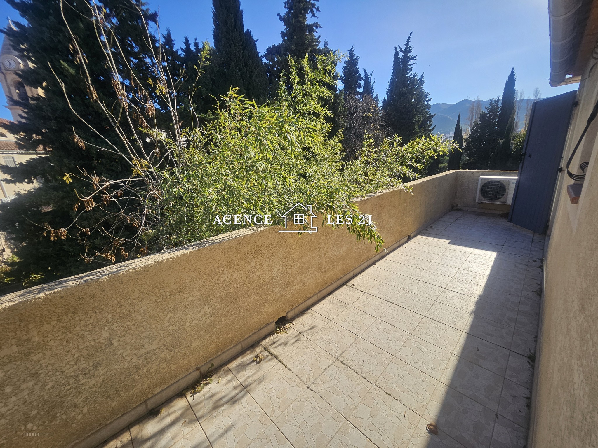 T4 en duplex avec jardin et garage - 13011 LA POMME — photo 12