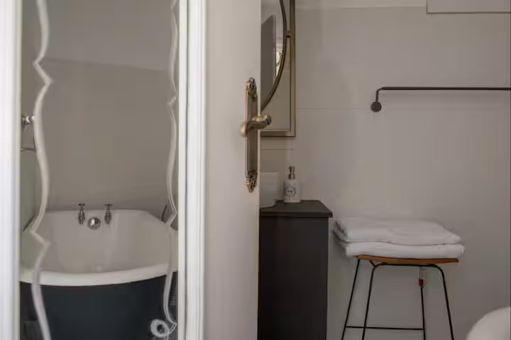 VILEFRANCHE SUR MER - CENTRE VILLE - 2 PIECES DE 55.14M2 - BALCON FILANT — photo 10