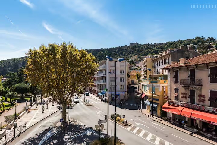 VILEFRANCHE SUR MER - CENTRE VILLE - 2 PIECES DE 55.14M2 - BALCON FILANT — photo 7