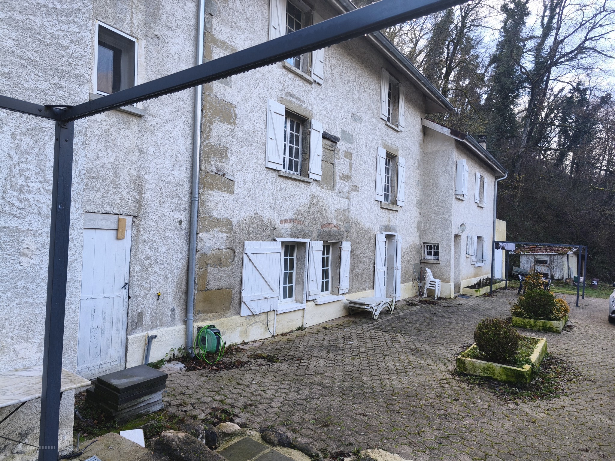 À Voreppe, propriété en vente pour famille avec enfants avec terrasse — photo 2