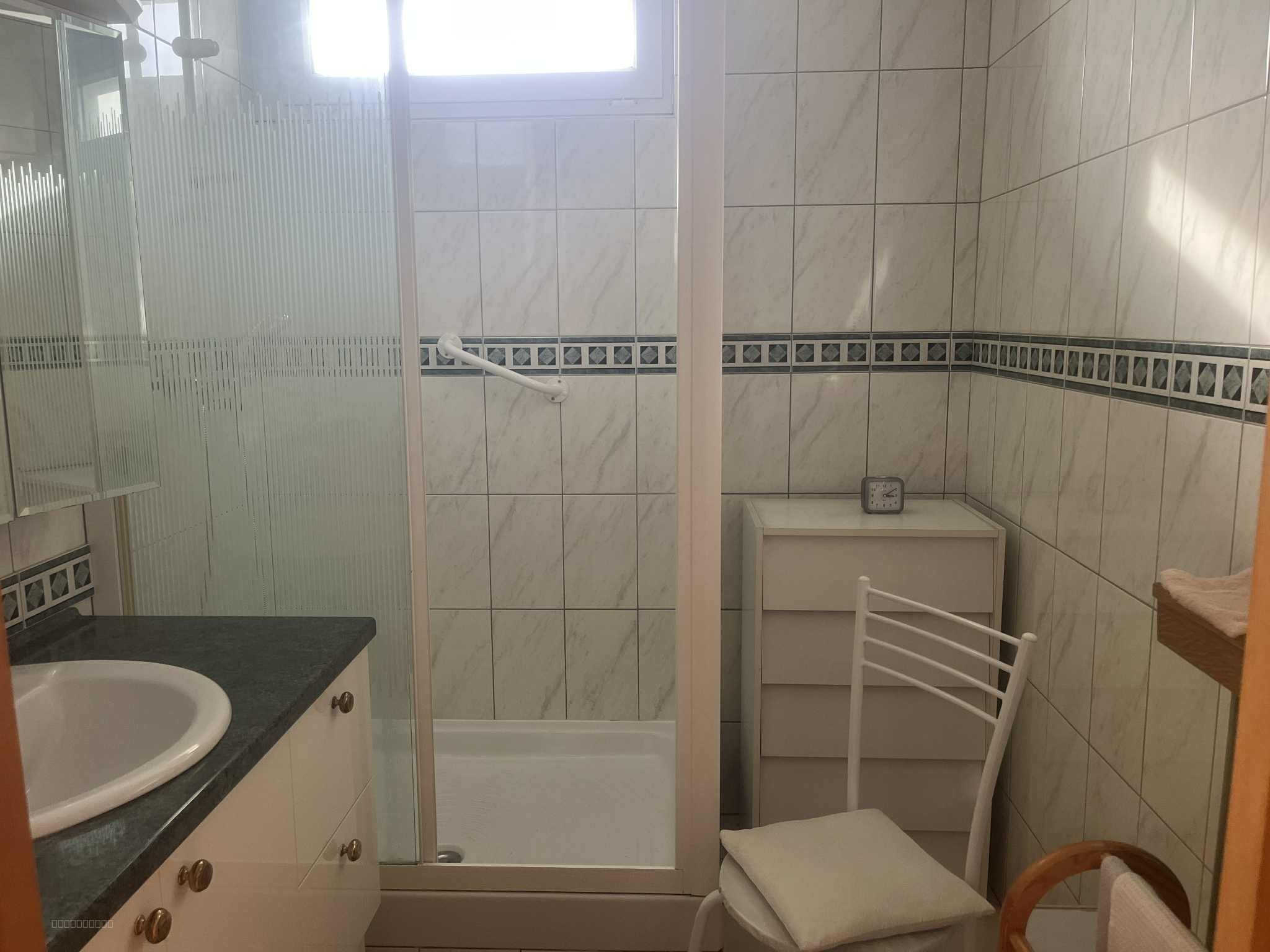 SPACIEUX APPARTEMENT AVEC VUE QUARTIER PRISE — photo 8