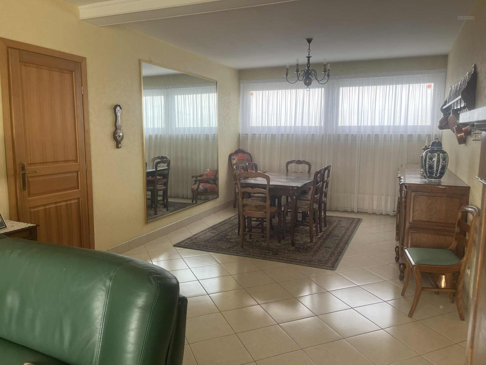 SPACIEUX APPARTEMENT AVEC VUE QUARTIER PRISE — photo 5