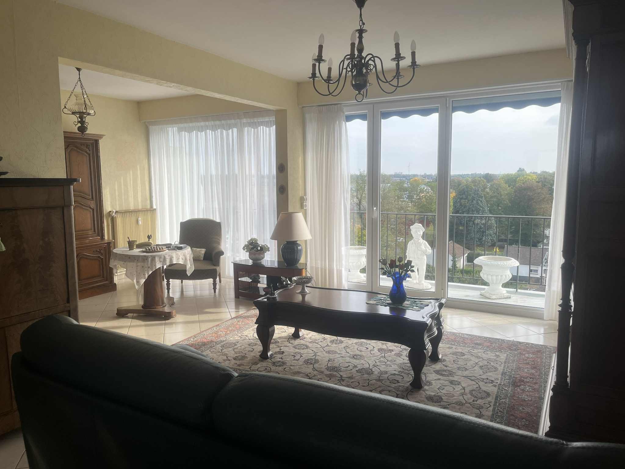 SPACIEUX APPARTEMENT AVEC VUE QUARTIER PRISE — photo 6