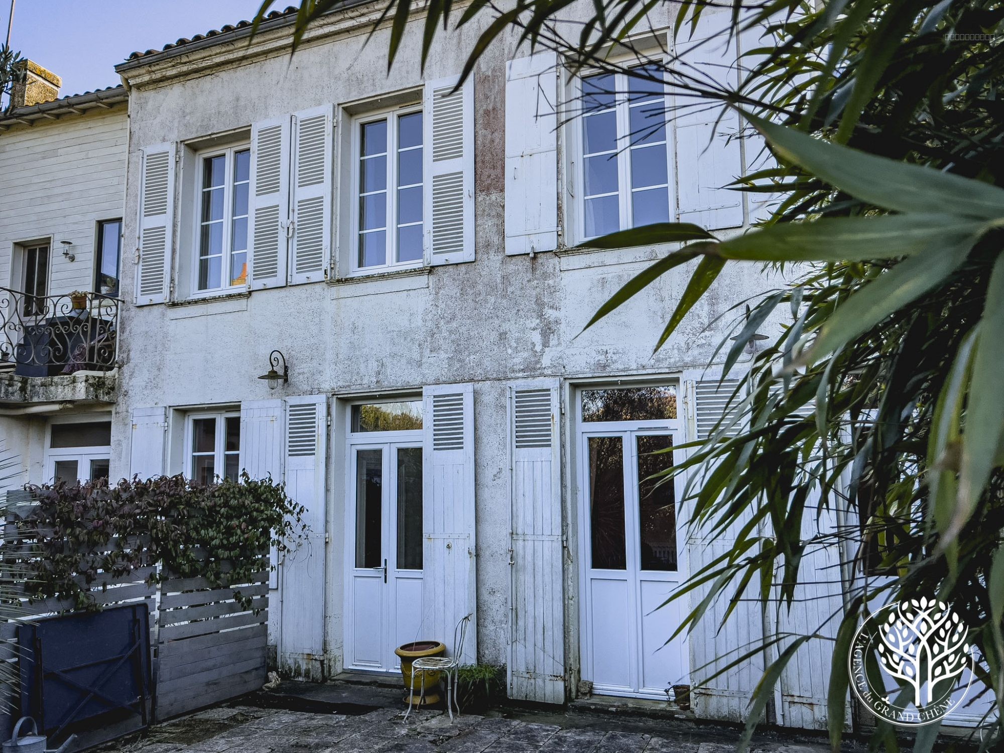 MAISON DE VILLE SPACIEUSE ET SON JARDIN PROCHE DE ROCHEFORT — photo 9