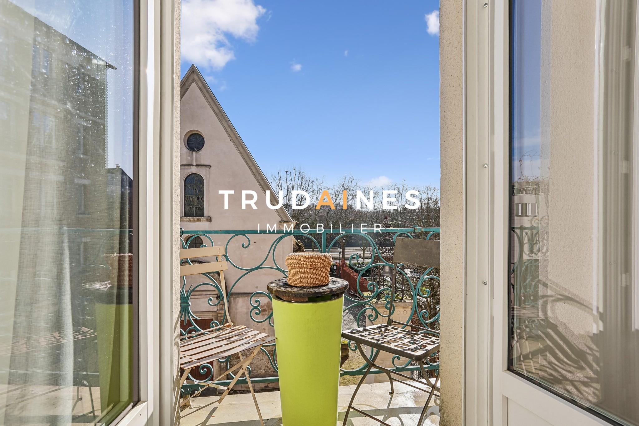 Appartement rénové à Puteaux l'Eglise centre avec balcon, — photo 2