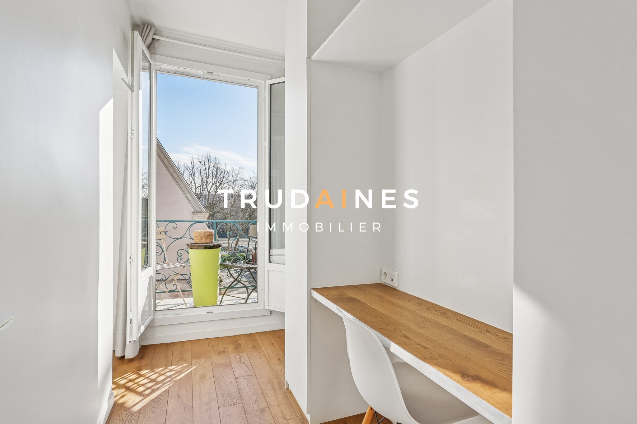 Appartement rénové à Puteaux l'Eglise centre avec balcon, — photo 9