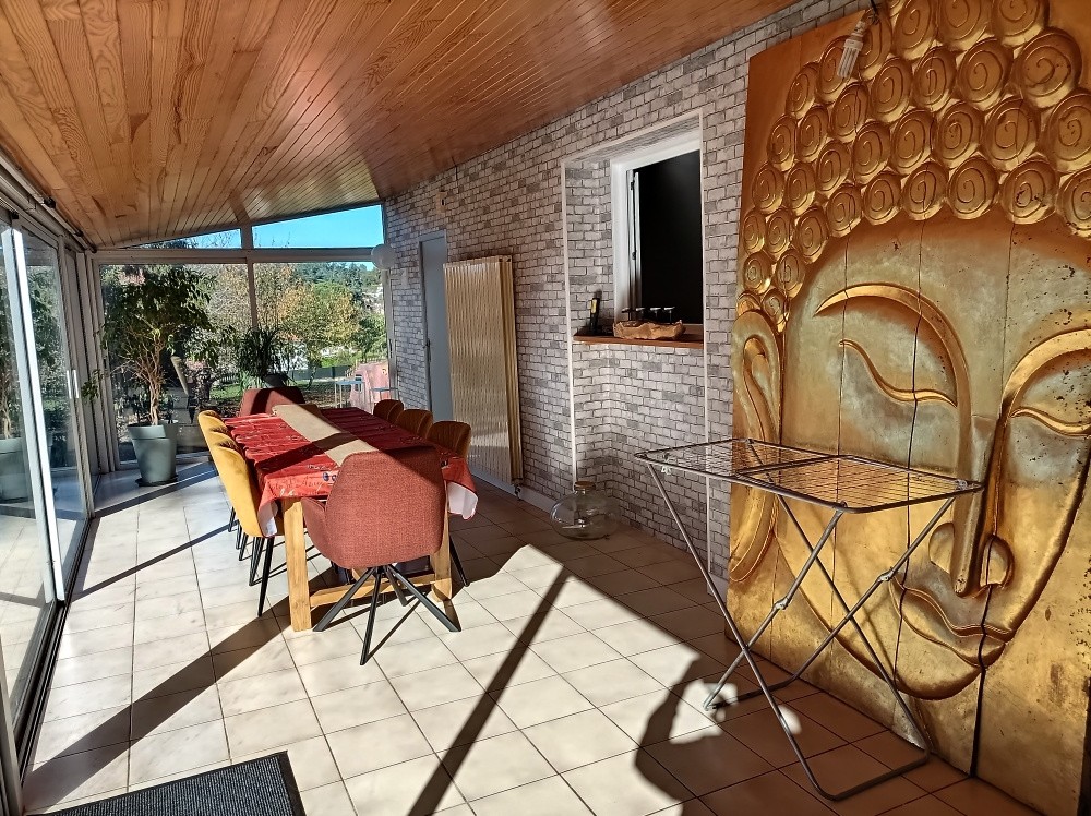 Venez découvrir cette agréable maison semi-enterré sur un jolie terrain arboré de 2400 m2 avec un puit — photo 5