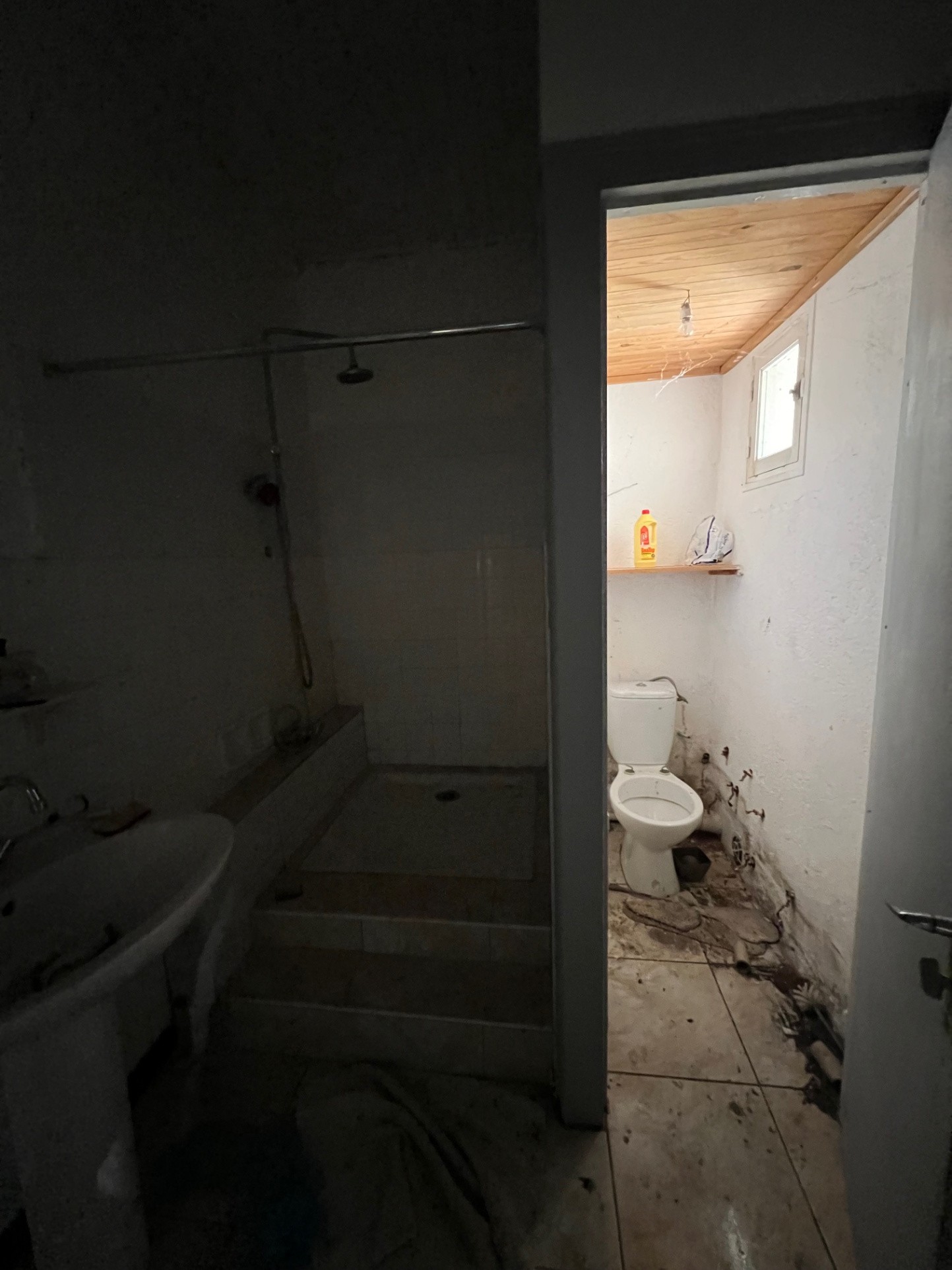 Batisse avec dépendances à rénover — photo 7