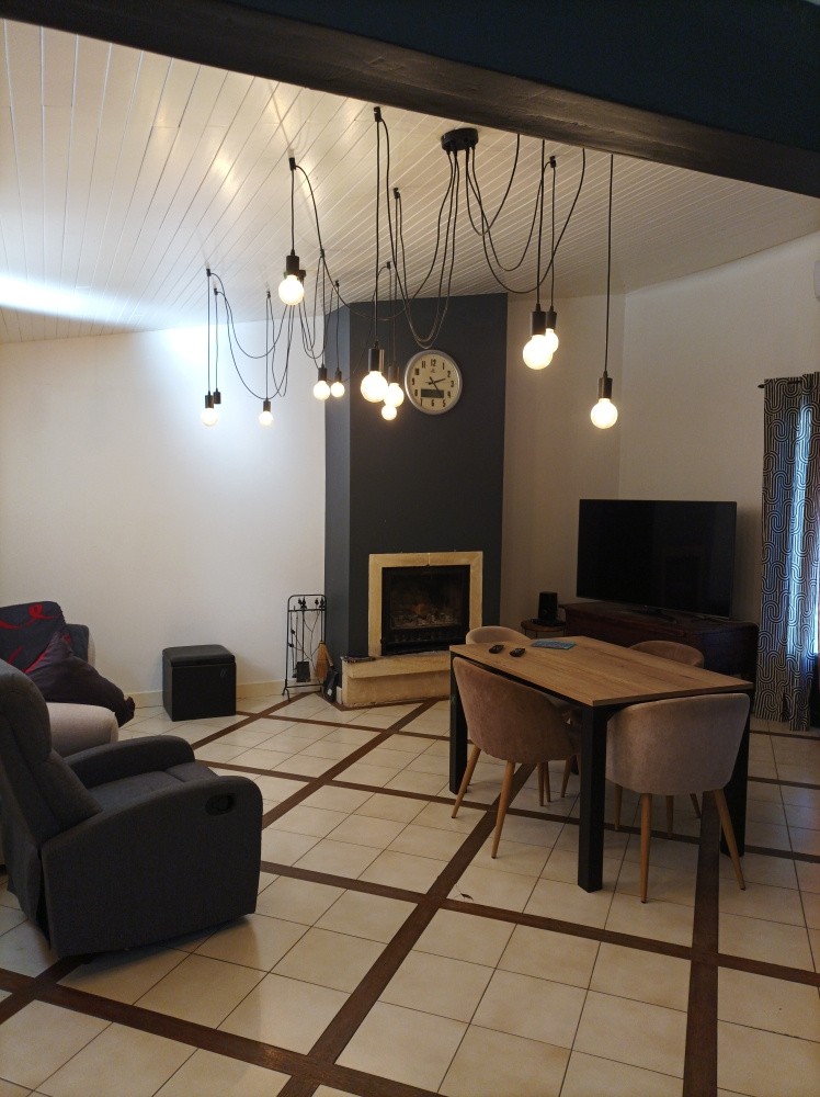 Venez découvrir cette agréable maison semi-enterré sur un jolie terrain arboré de 2400 m2 avec un puit — photo 4