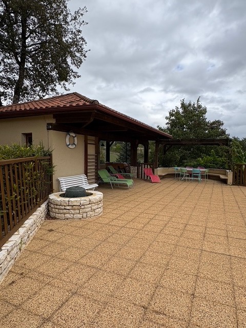BELLE PROPRIETE EN PERIGORD NOIR AVEC DEUX GITES ET PISCINE AVEC PRESQUE 9 HECTARES — photo 7