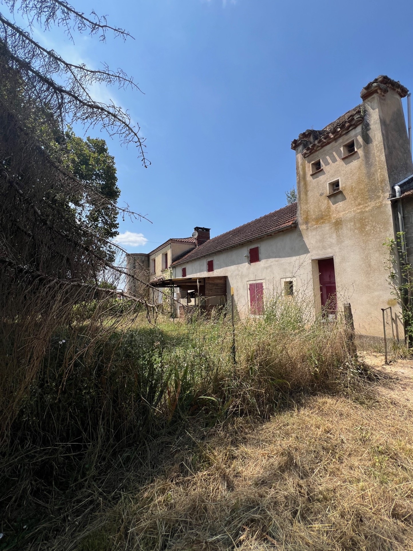 Batisse avec dépendances à rénover — photo 2