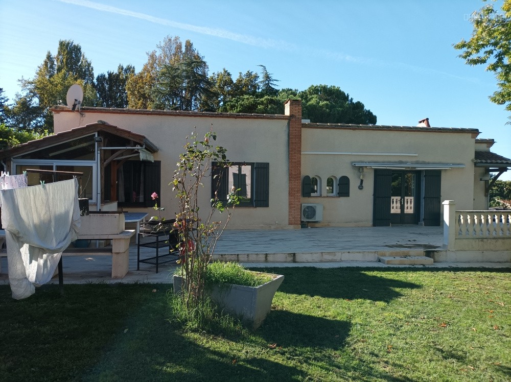 Venez découvrir cette agréable maison semi-enterré sur un jolie terrain arboré de 2400 m2 avec un puit — photo 11