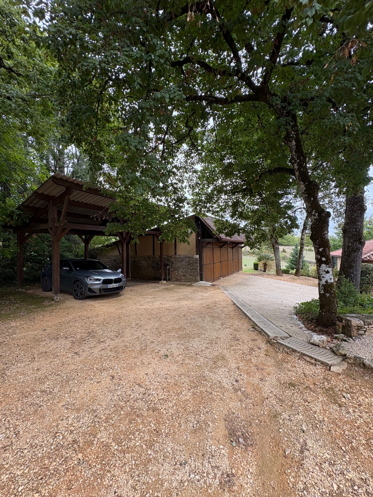 BELLE PROPRIETE EN PERIGORD NOIR AVEC DEUX GITES ET PISCINE AVEC PRESQUE 9 HECTARES — photo 6