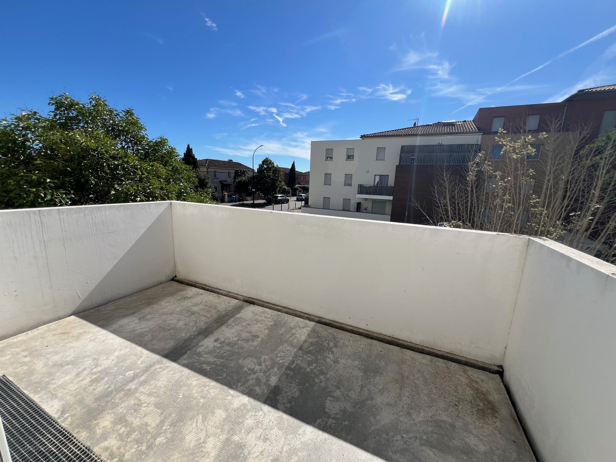 T2 de standing dans résidence récente avec balcon et parking — photo 2