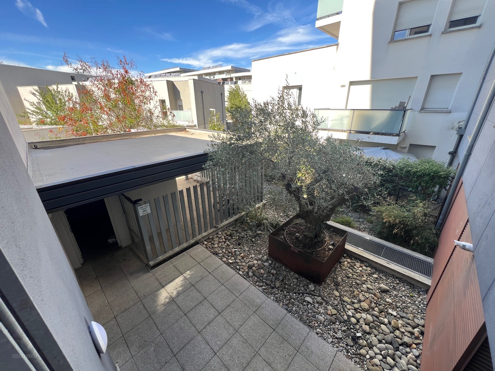 T2 de standing dans résidence récente avec balcon et parking — photo 8